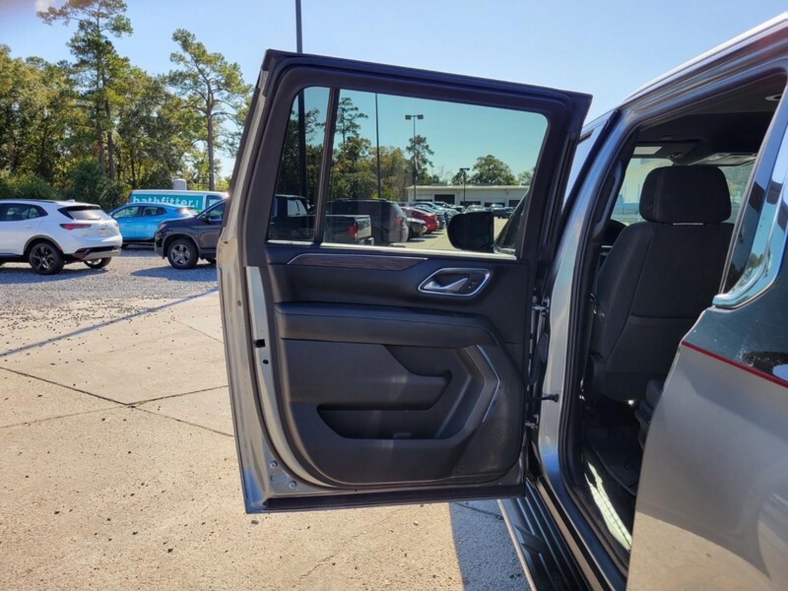 2023 Chevrolet Suburban LS