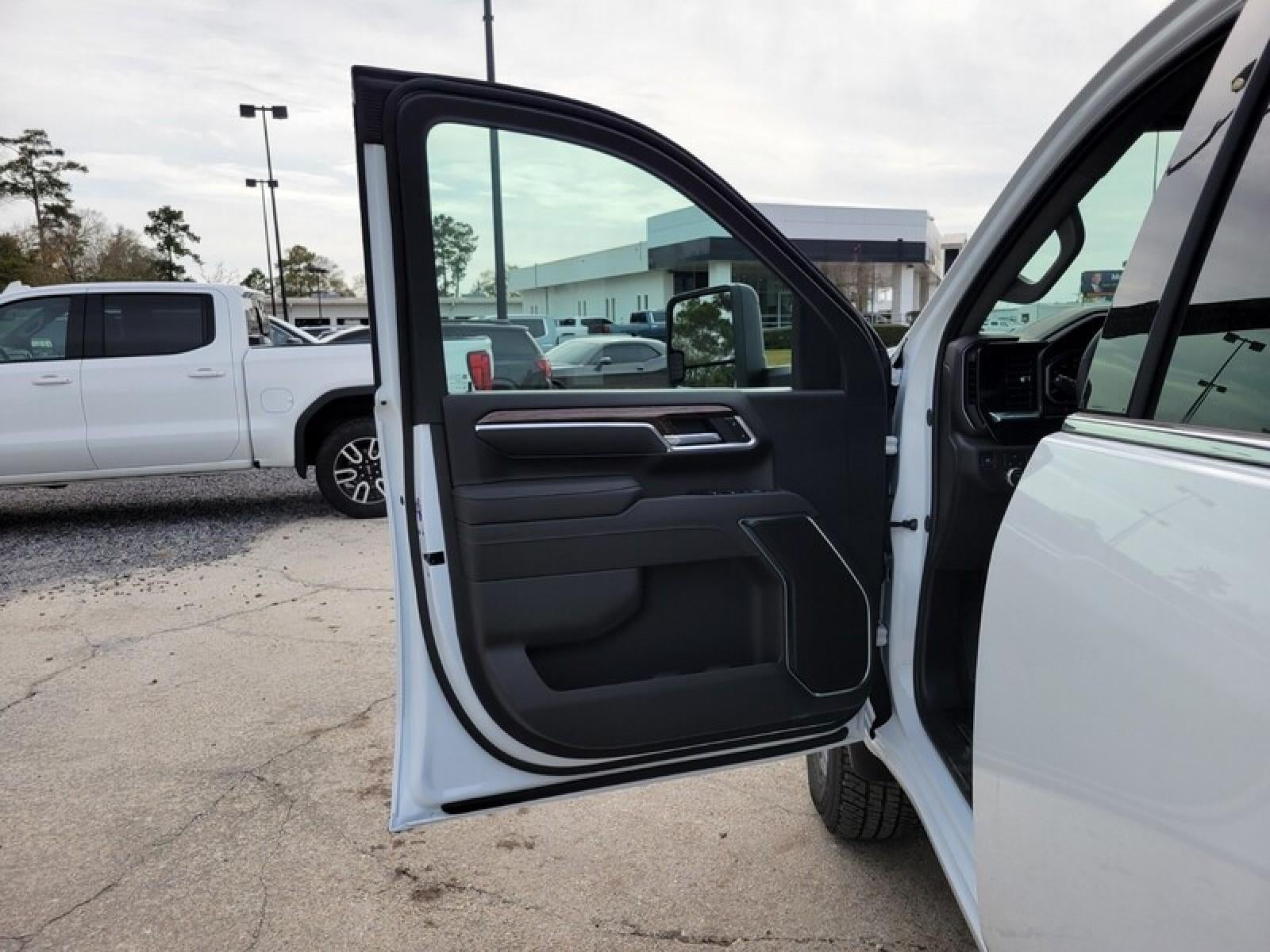 2026 GMC Sierra 2500 HD Crew Cab Standard Box 4-Wheel Drive SLE