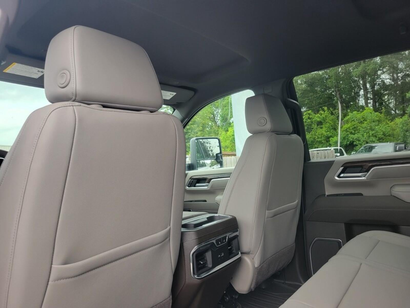 2026 GMC Sierra 2500 HD Crew Cab Standard Box 4-Wheel Drive SLT