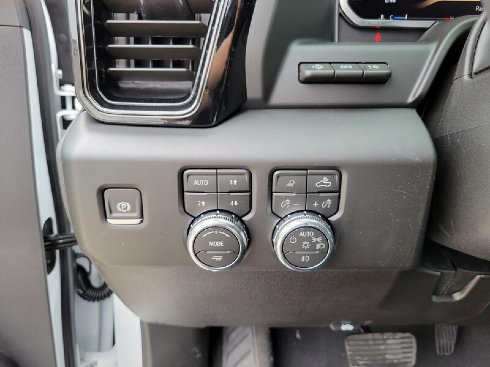 2026 GMC Sierra 2500 HD Crew Cab Standard Box 4-Wheel Drive AT4