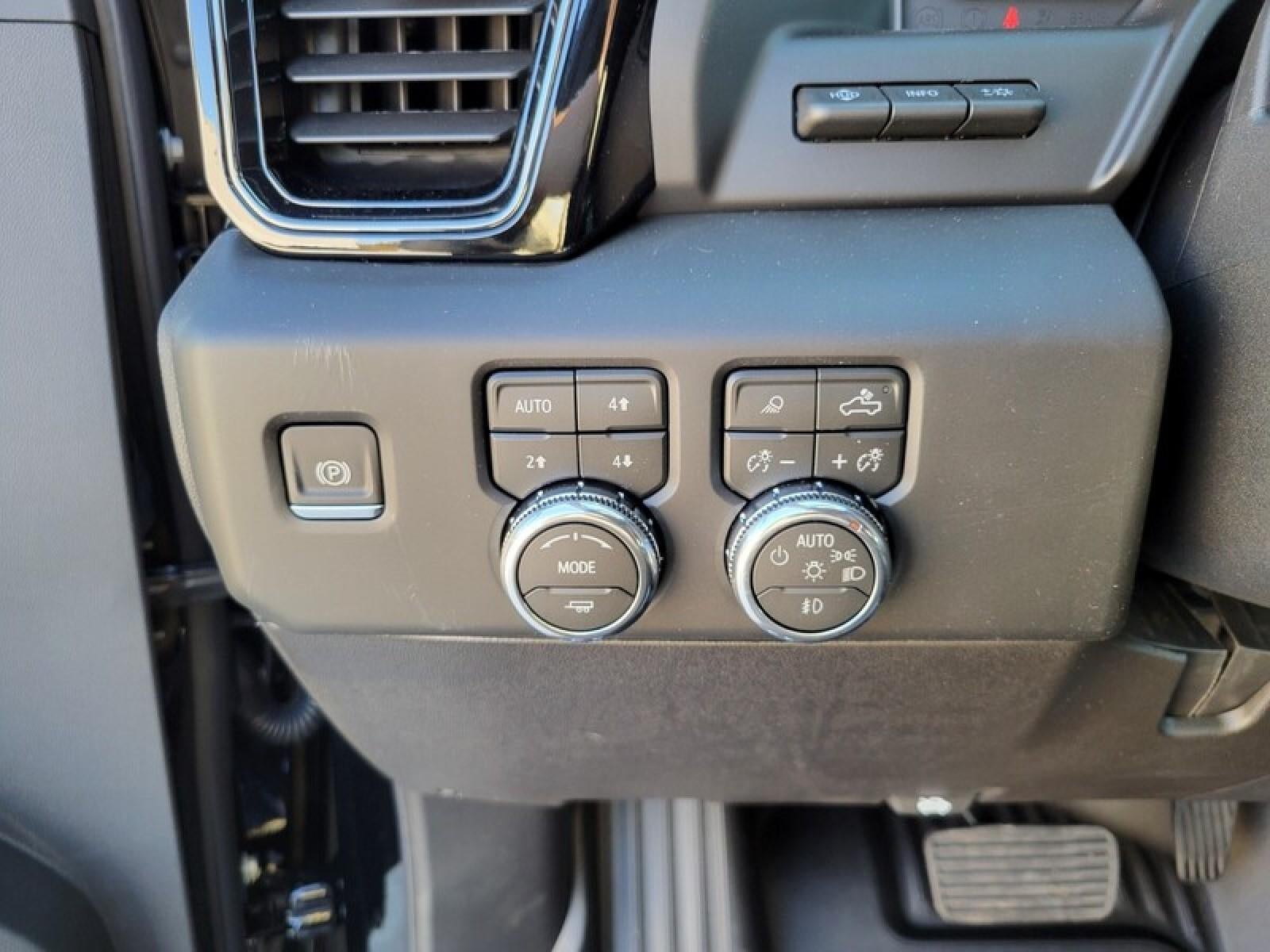 2026 GMC Sierra 2500 HD Crew Cab Standard Box 4-Wheel Drive AT4