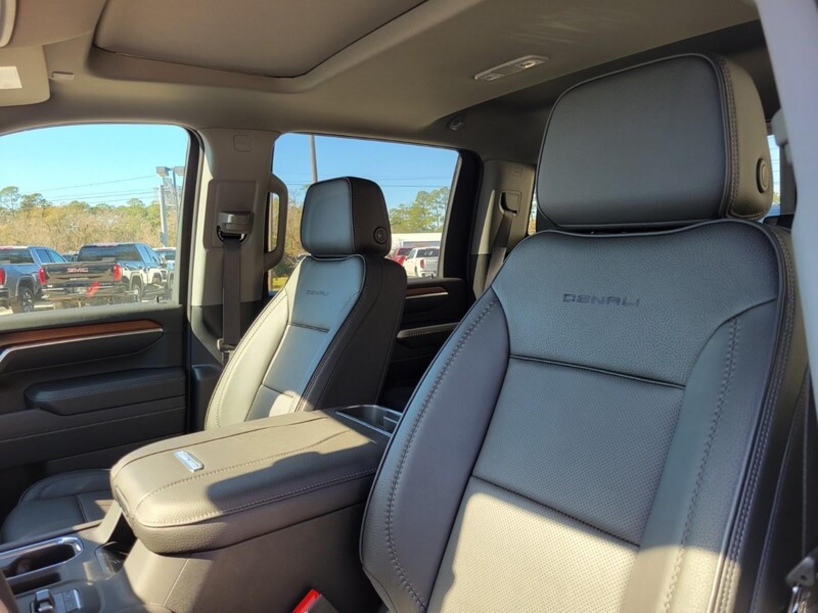 2025 GMC Sierra 3500 HD Crew Cab Standard Box 4-Wheel Drive Denali