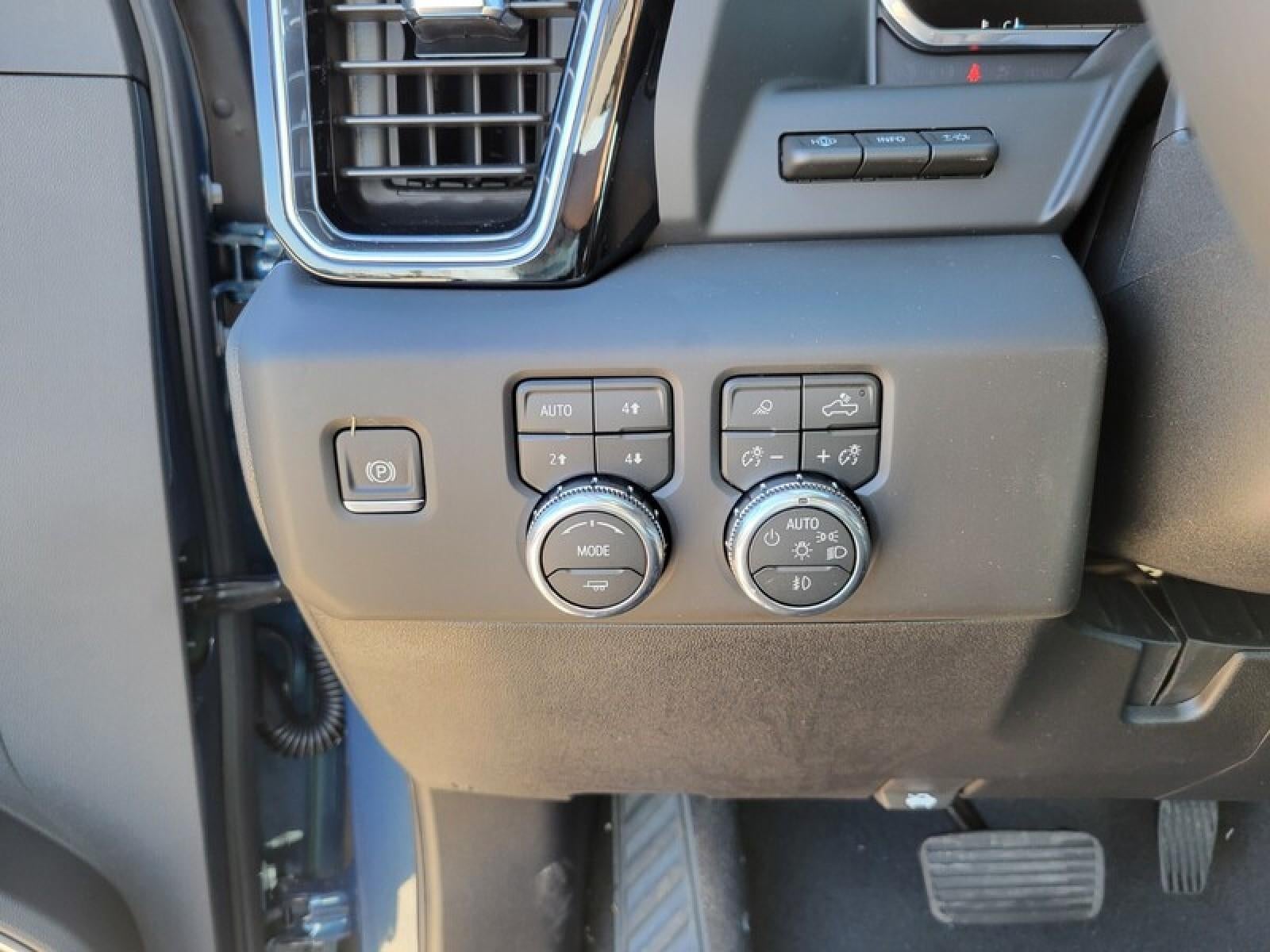 2026 GMC Sierra 3500 HD Crew Cab Long Box 4-Wheel Drive Denali