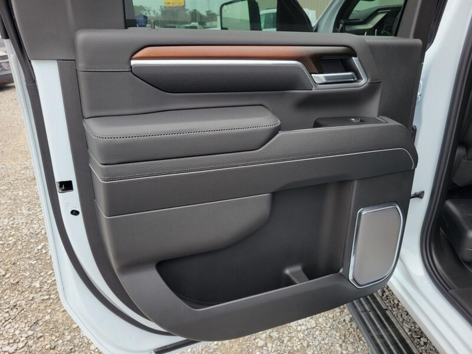 2026 GMC Sierra 3500 HD Crew Cab Long Box 4-Wheel Drive Denali