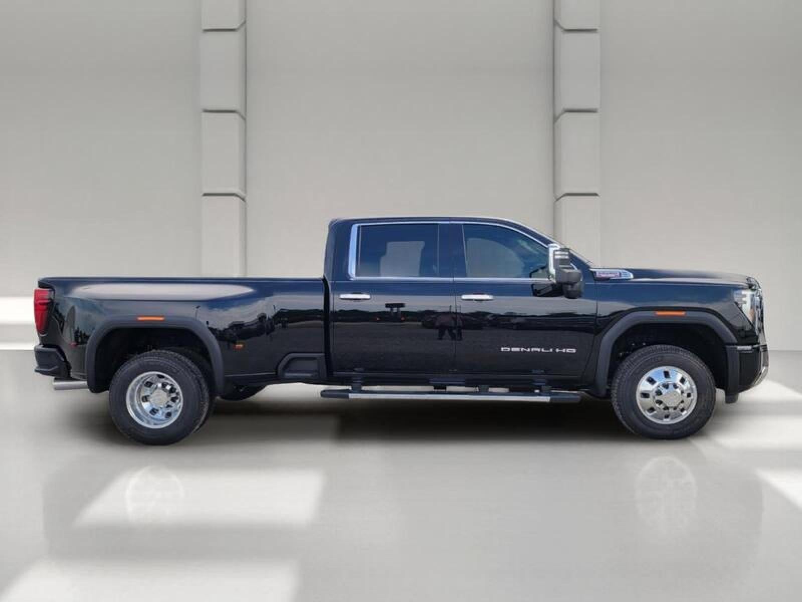 2026 GMC Sierra 3500 HD Crew Cab Long Box 4-Wheel Drive Denali