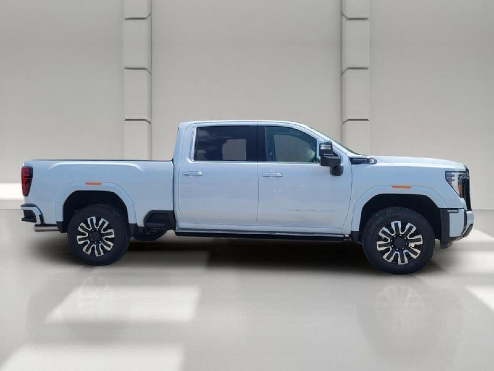 2026 GMC Sierra 2500 HD Crew Cab Standard Box 4-Wheel Drive Denali Ultimate
