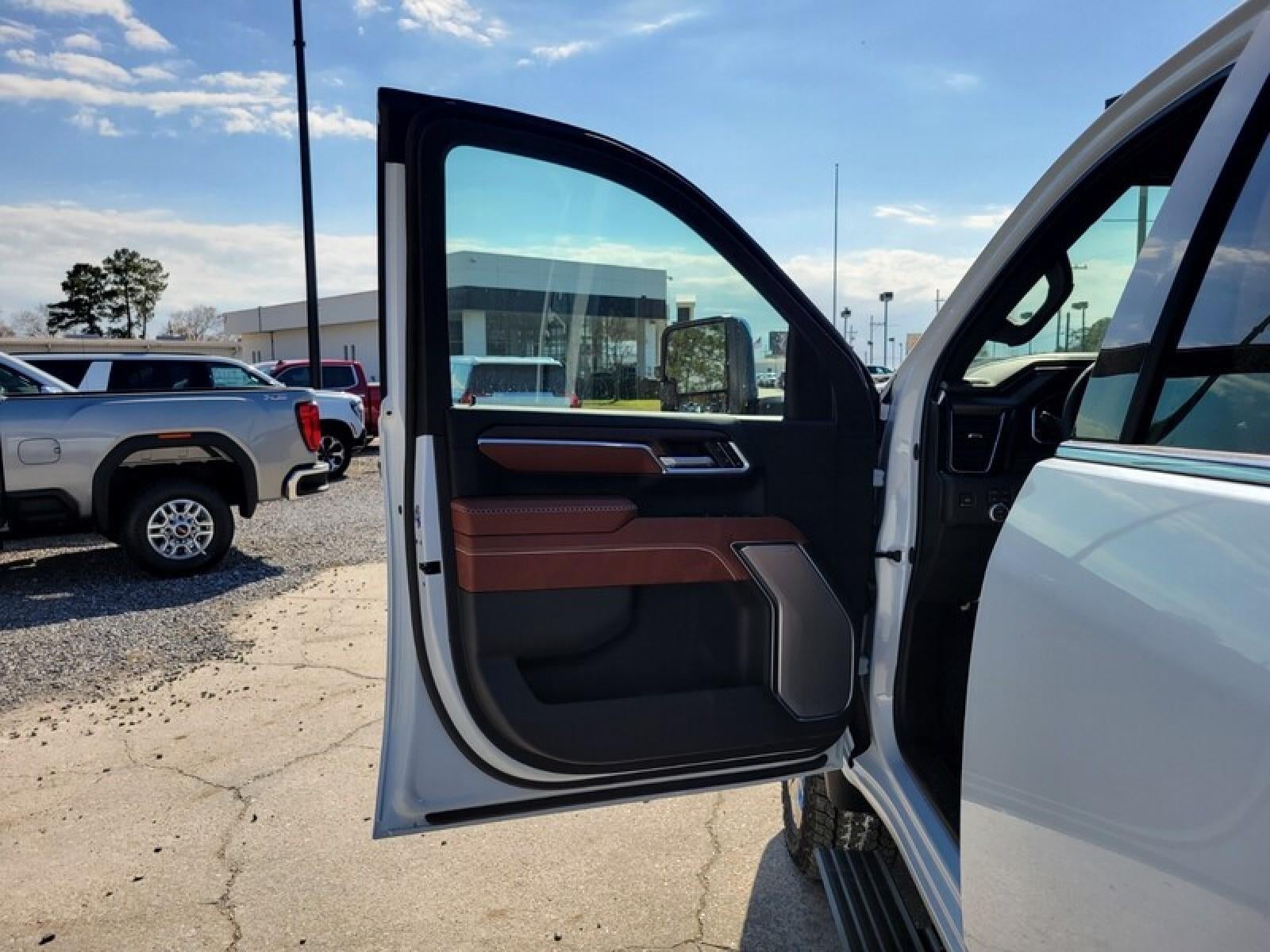 2026 GMC Sierra 2500 HD Crew Cab Standard Box 4-Wheel Drive Denali Ultimate