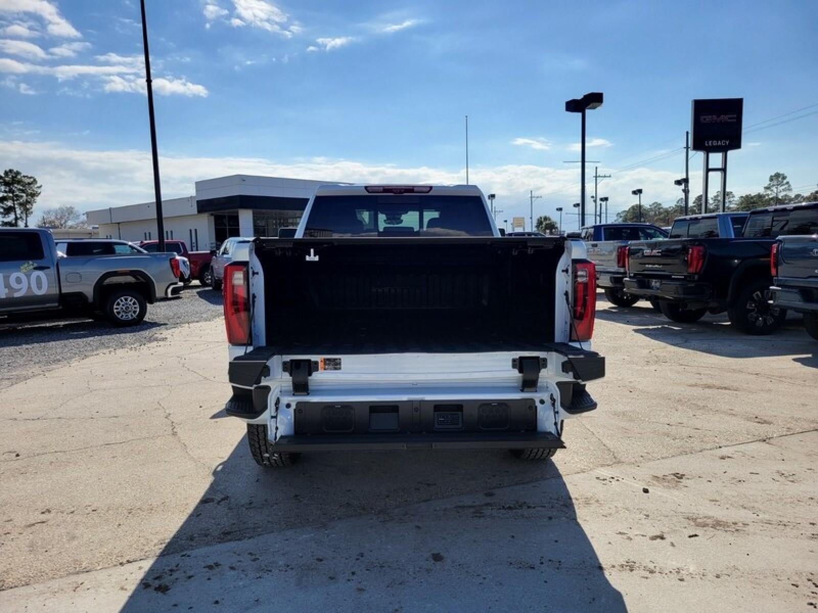 2026 GMC Sierra 2500 HD Crew Cab Standard Box 4-Wheel Drive Denali Ultimate