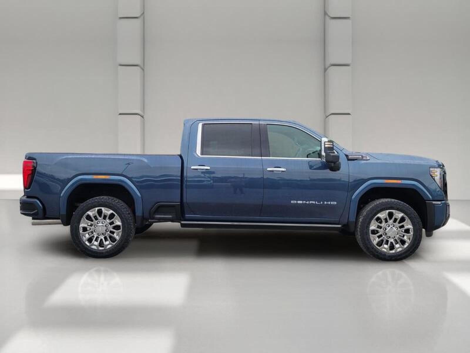 2026 GMC Sierra 2500 HD Crew Cab Standard Box 4-Wheel Drive Denali Ultimate