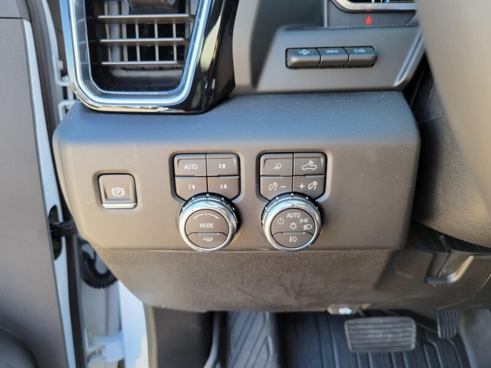 2026 GMC Sierra 3500 HD Crew Cab Long Box 4-Wheel Drive Denali Ultimate