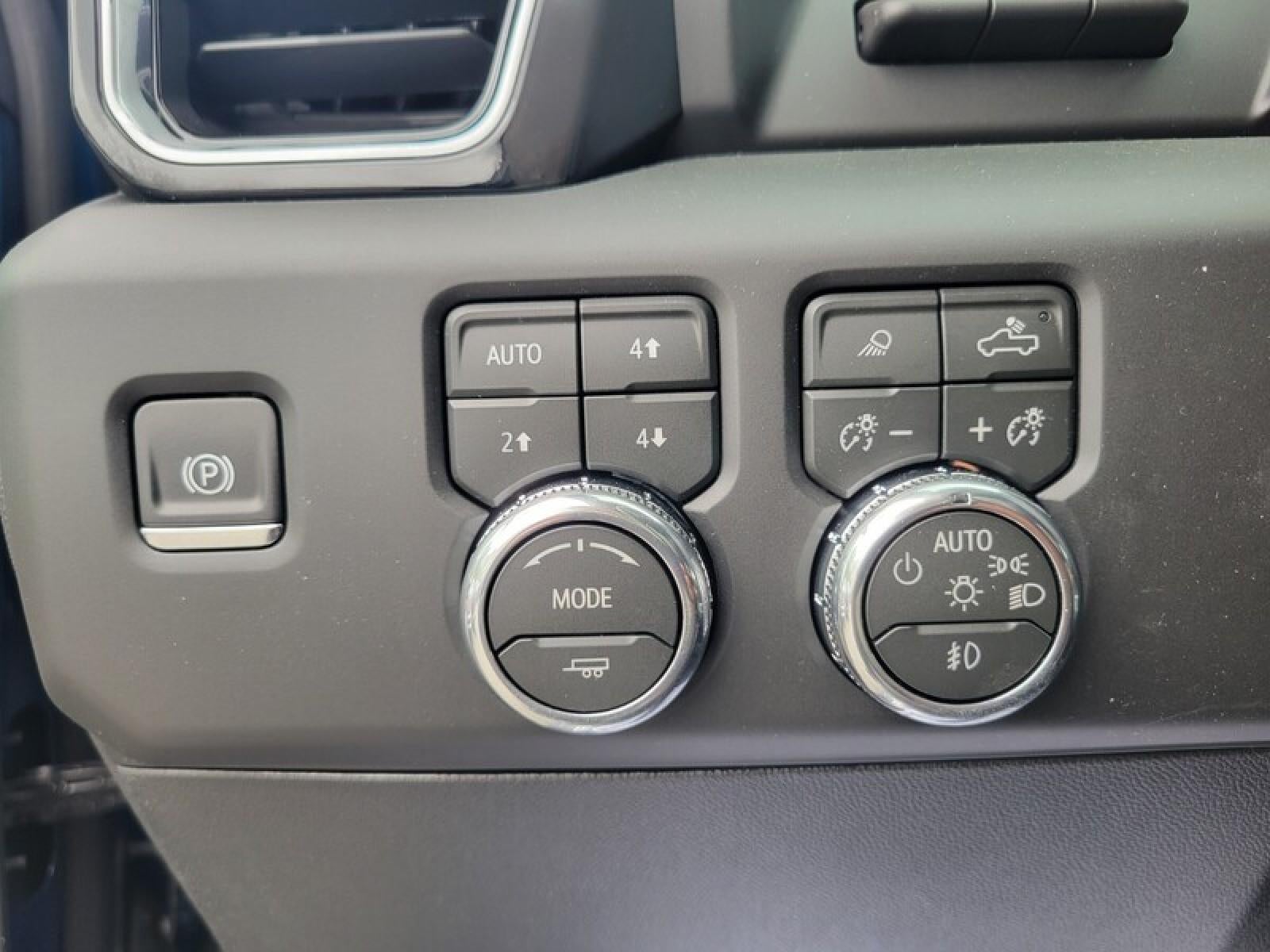 2026 GMC Sierra 3500 HD Crew Cab Long Box 4-Wheel Drive Denali Ultimate