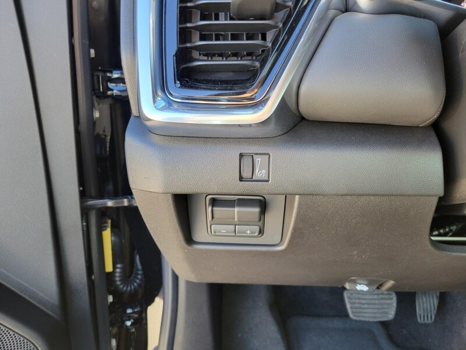 2026 GMC Canyon Crew Cab Short Box 2-Wheel Drive Elevation