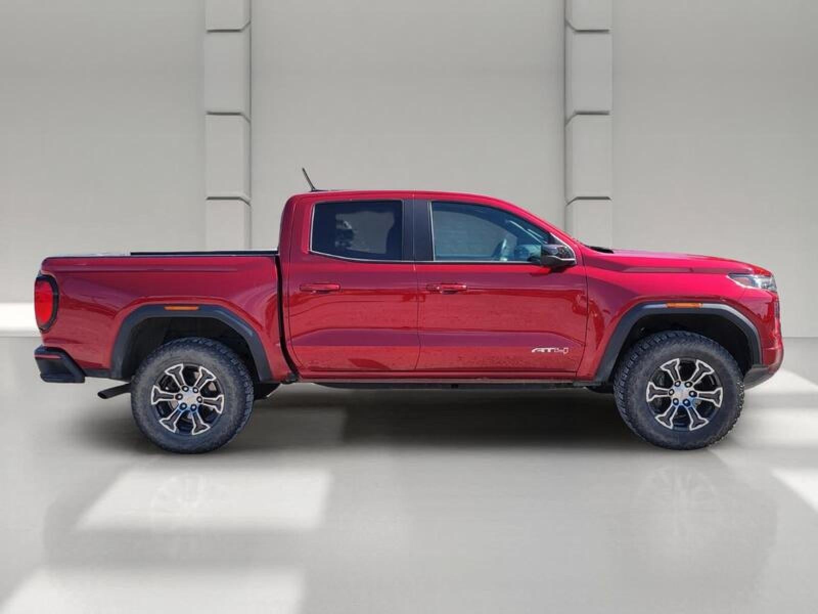 2023 GMC Canyon 4WD AT4