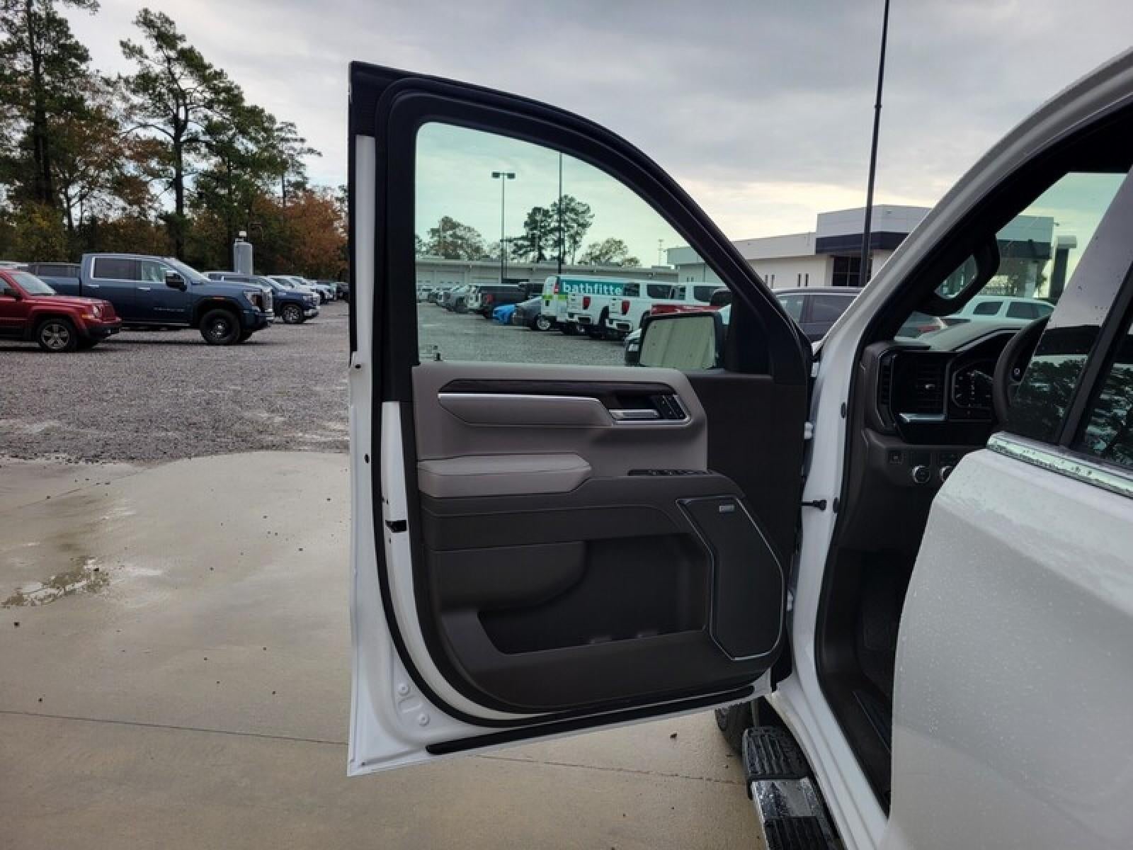 2026 GMC Sierra 1500 Crew Cab Short Box 2-Wheel Drive SLT