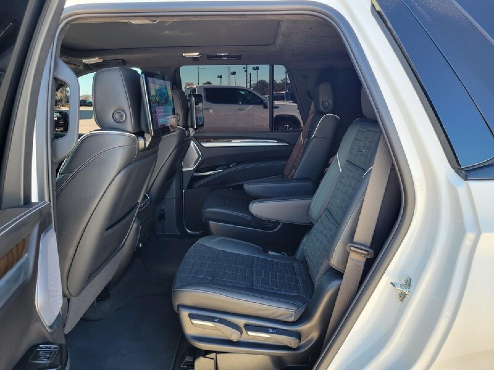 2025 Cadillac Escalade Sport Platinum