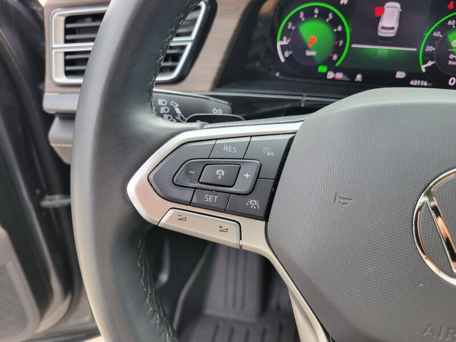 2024 Volkswagen Atlas 2.0T SEL Premium R-Line