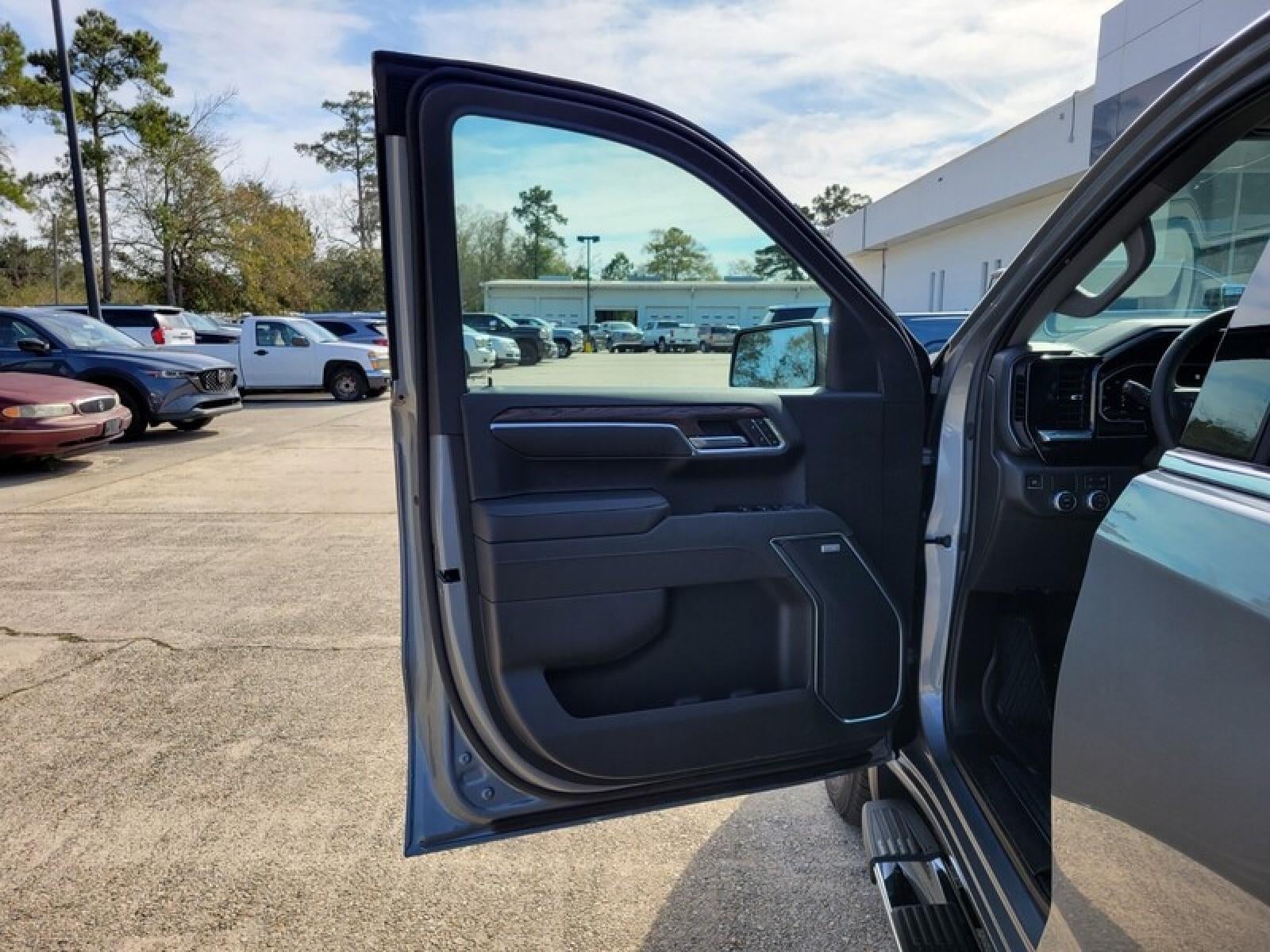 2026 GMC Sierra 1500 Crew Cab Short Box 2-Wheel Drive SLT