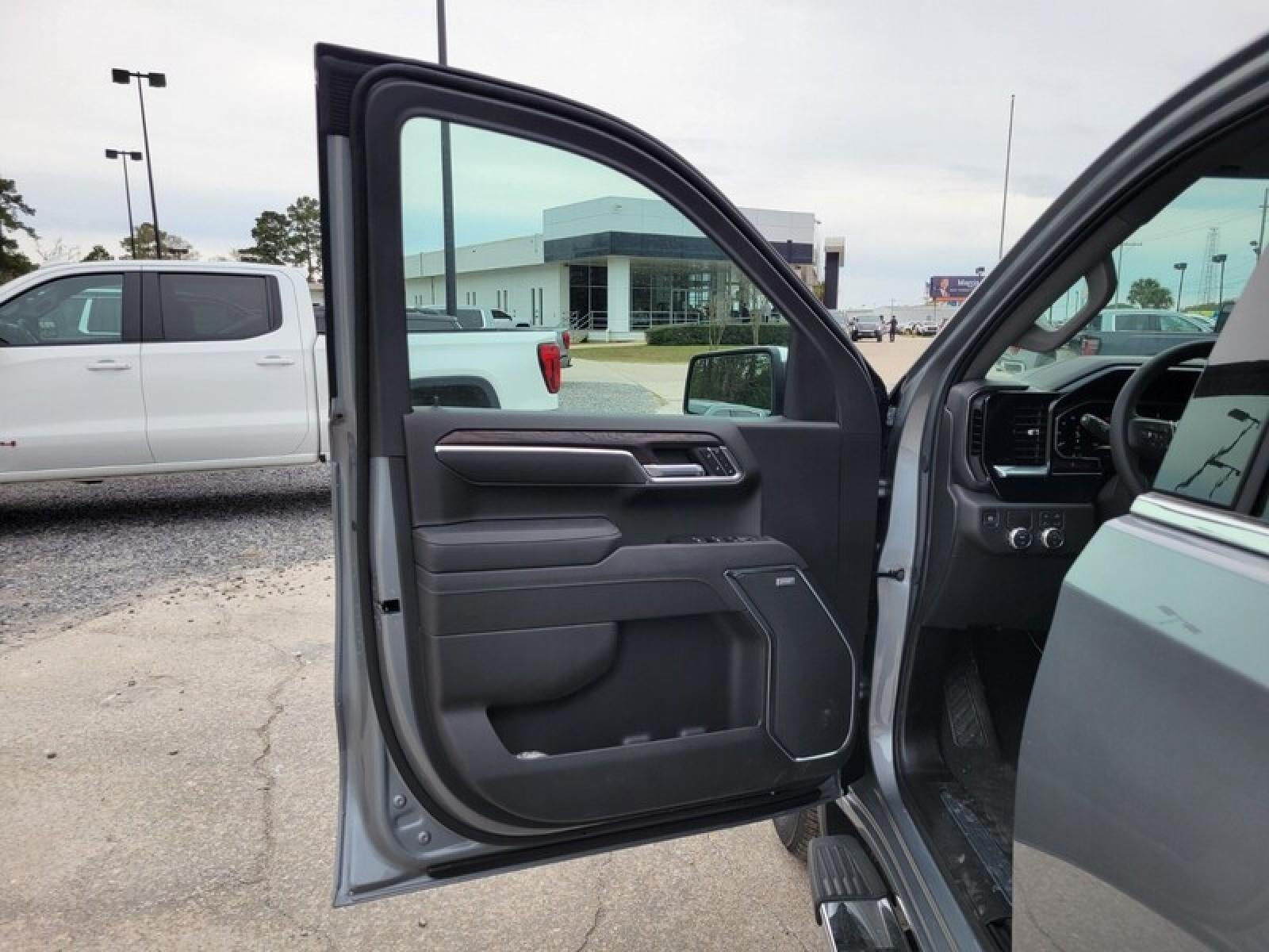 2026 GMC Sierra 1500 Crew Cab Short Box 2-Wheel Drive SLT