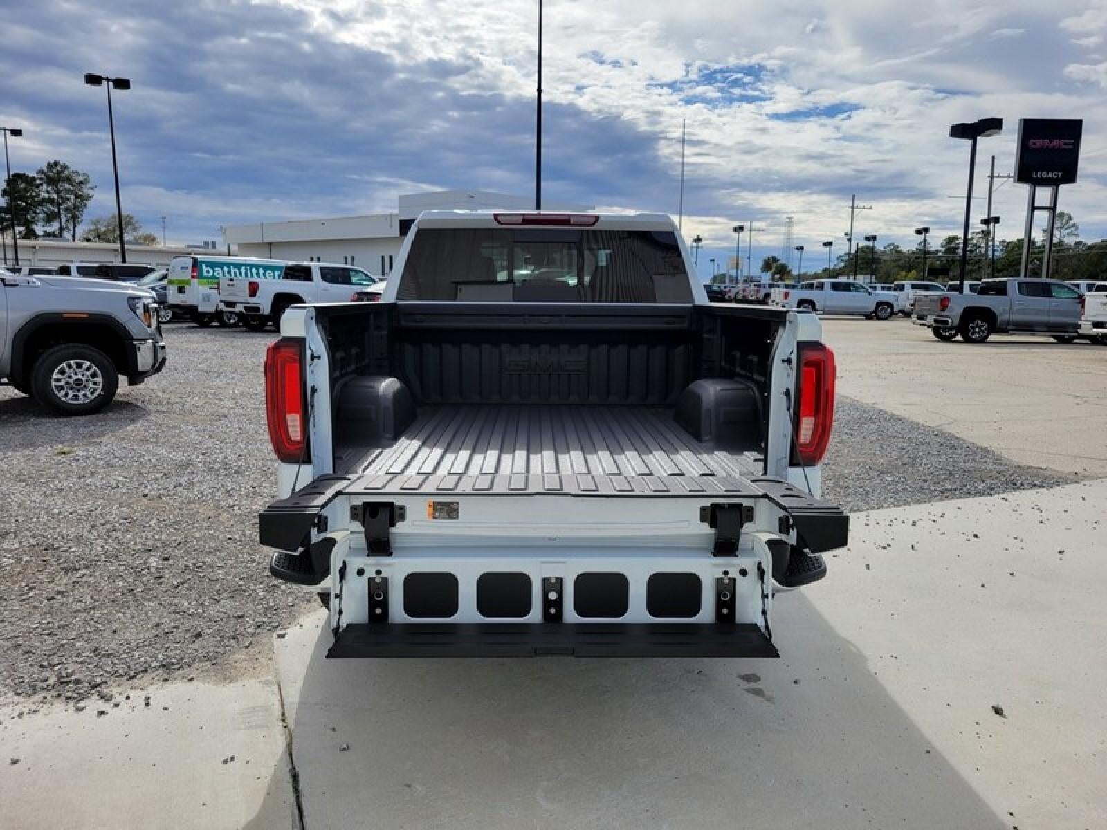 2026 GMC Sierra 1500 Crew Cab Short Box 2-Wheel Drive SLT
