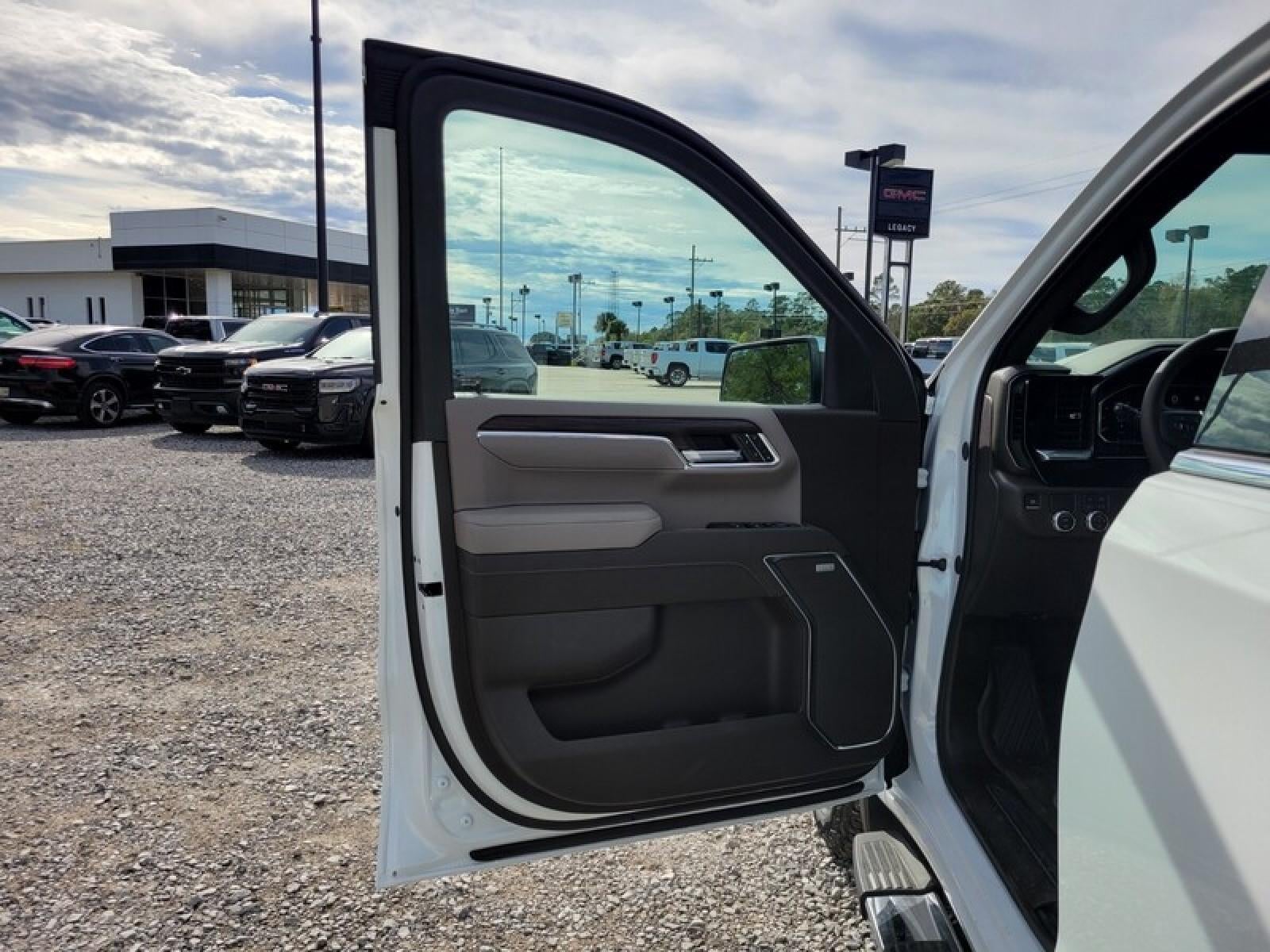 2026 GMC Sierra 1500 Crew Cab Short Box 2-Wheel Drive SLT