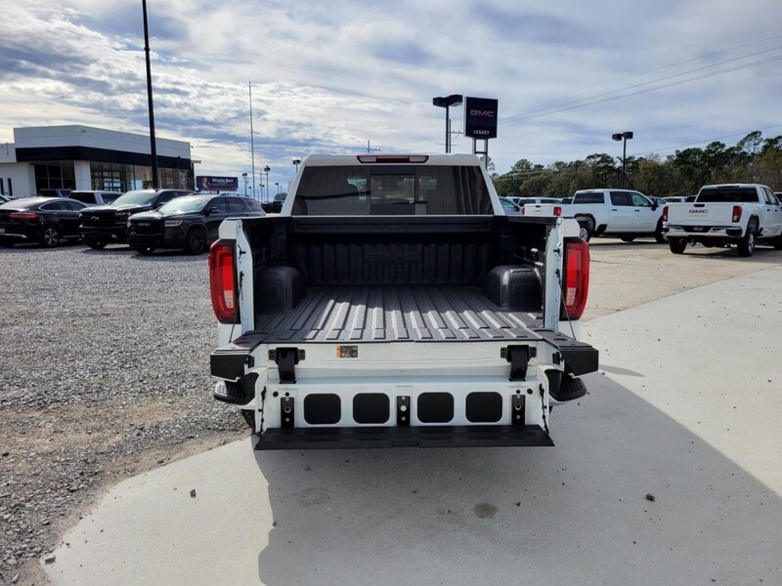 2026 GMC Sierra 1500 Crew Cab Short Box 2-Wheel Drive SLT