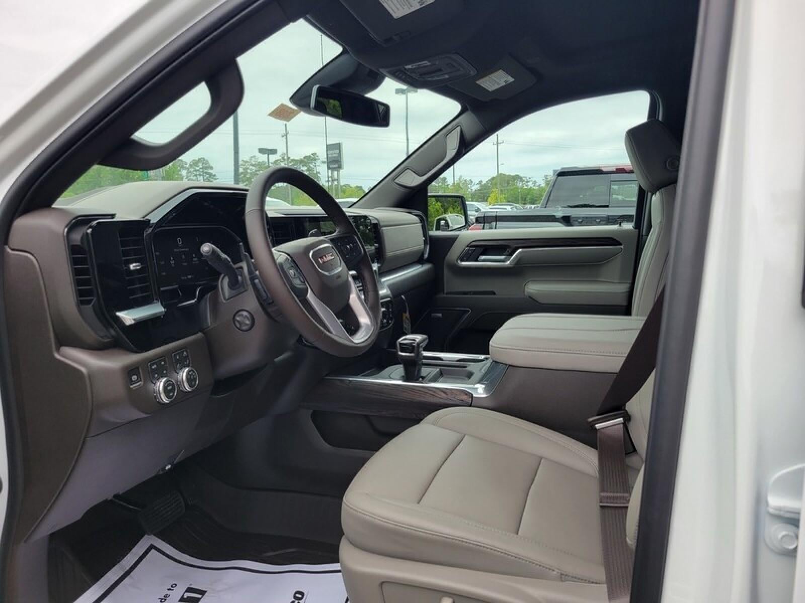 2026 GMC Sierra 1500 Crew Cab Short Box 4-Wheel Drive SLT