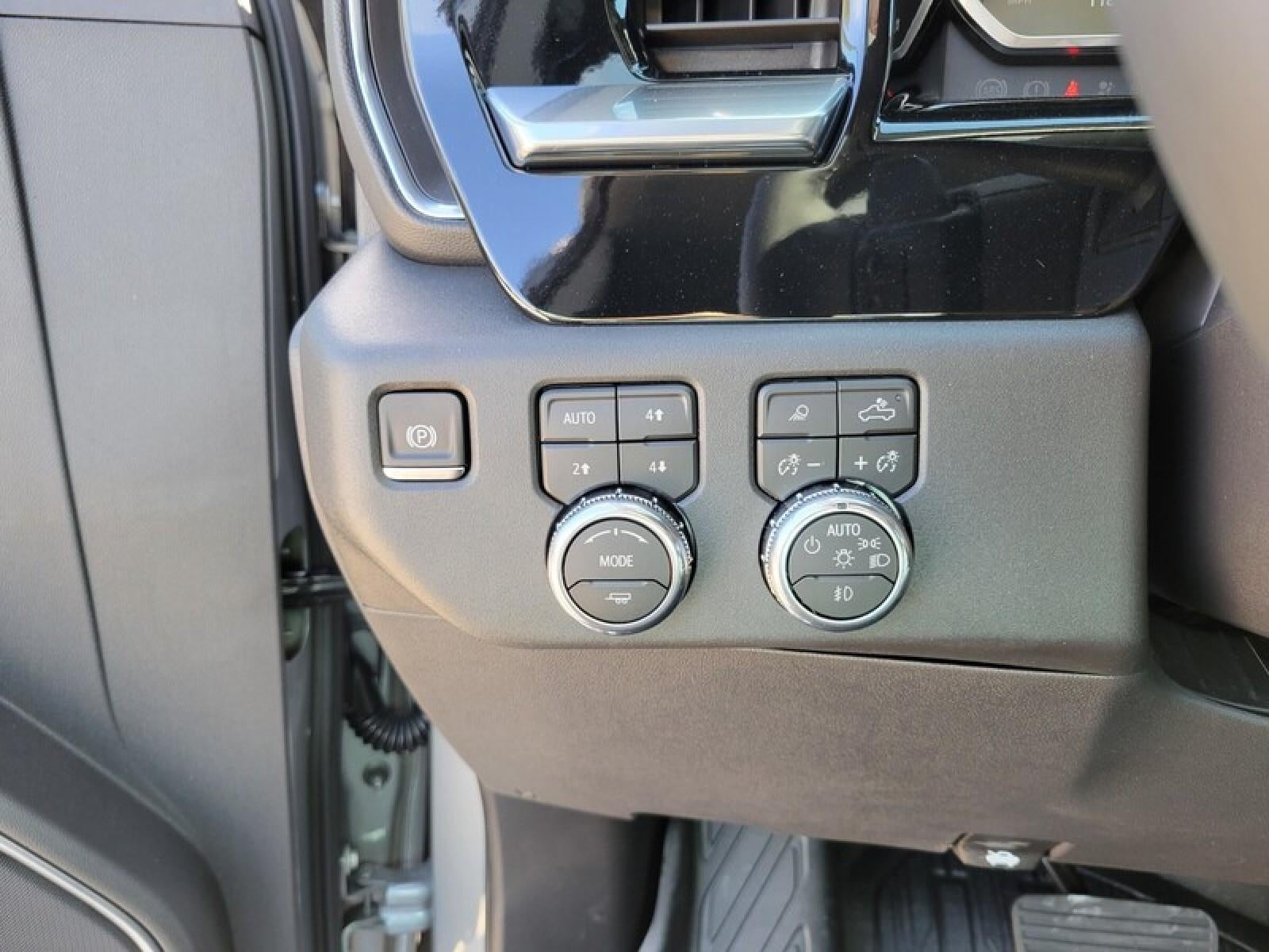 2026 GMC Sierra 1500 Crew Cab Short Box 4-Wheel Drive SLT