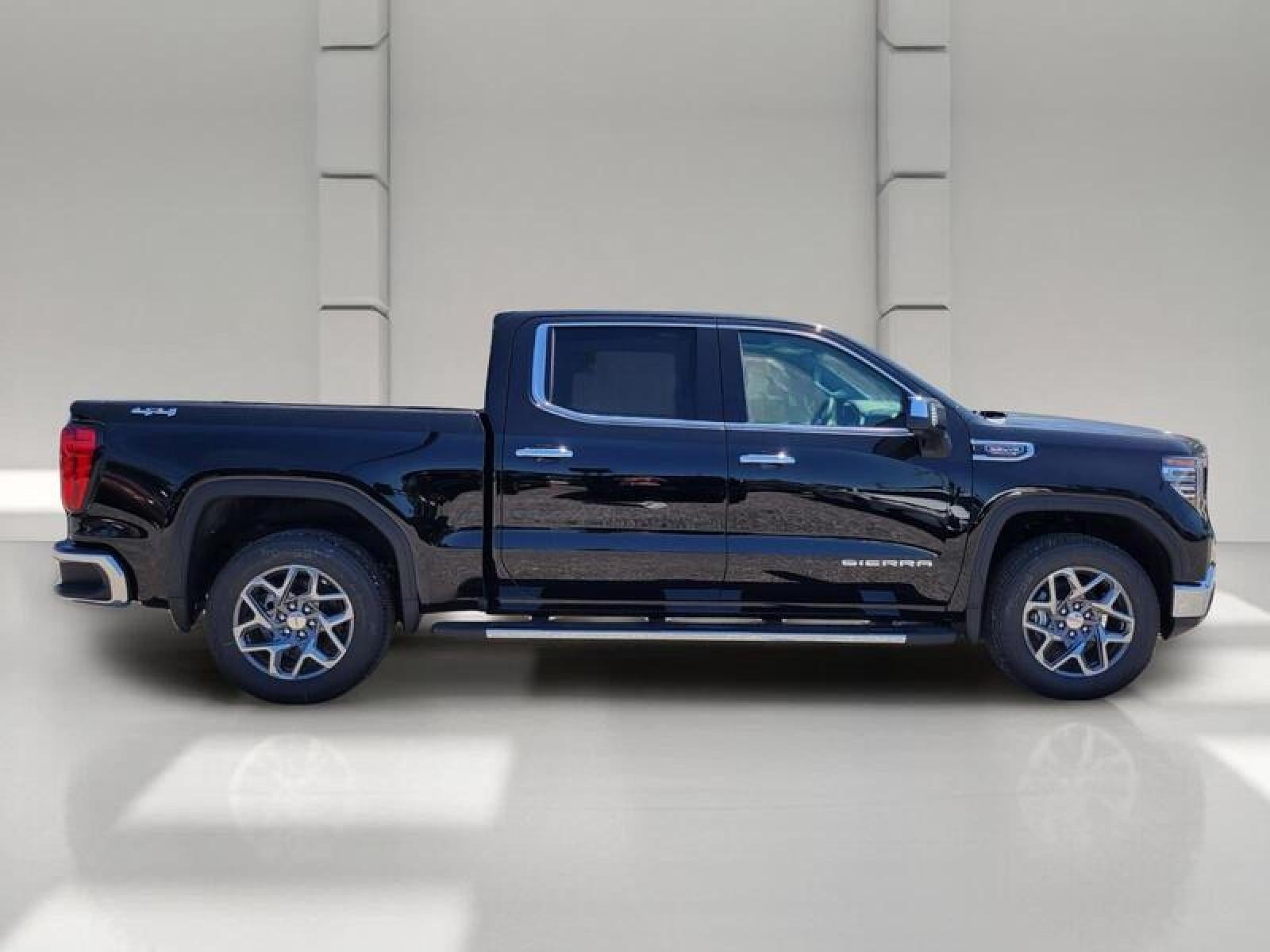 2026 GMC Sierra 1500 Crew Cab Short Box 4-Wheel Drive SLT