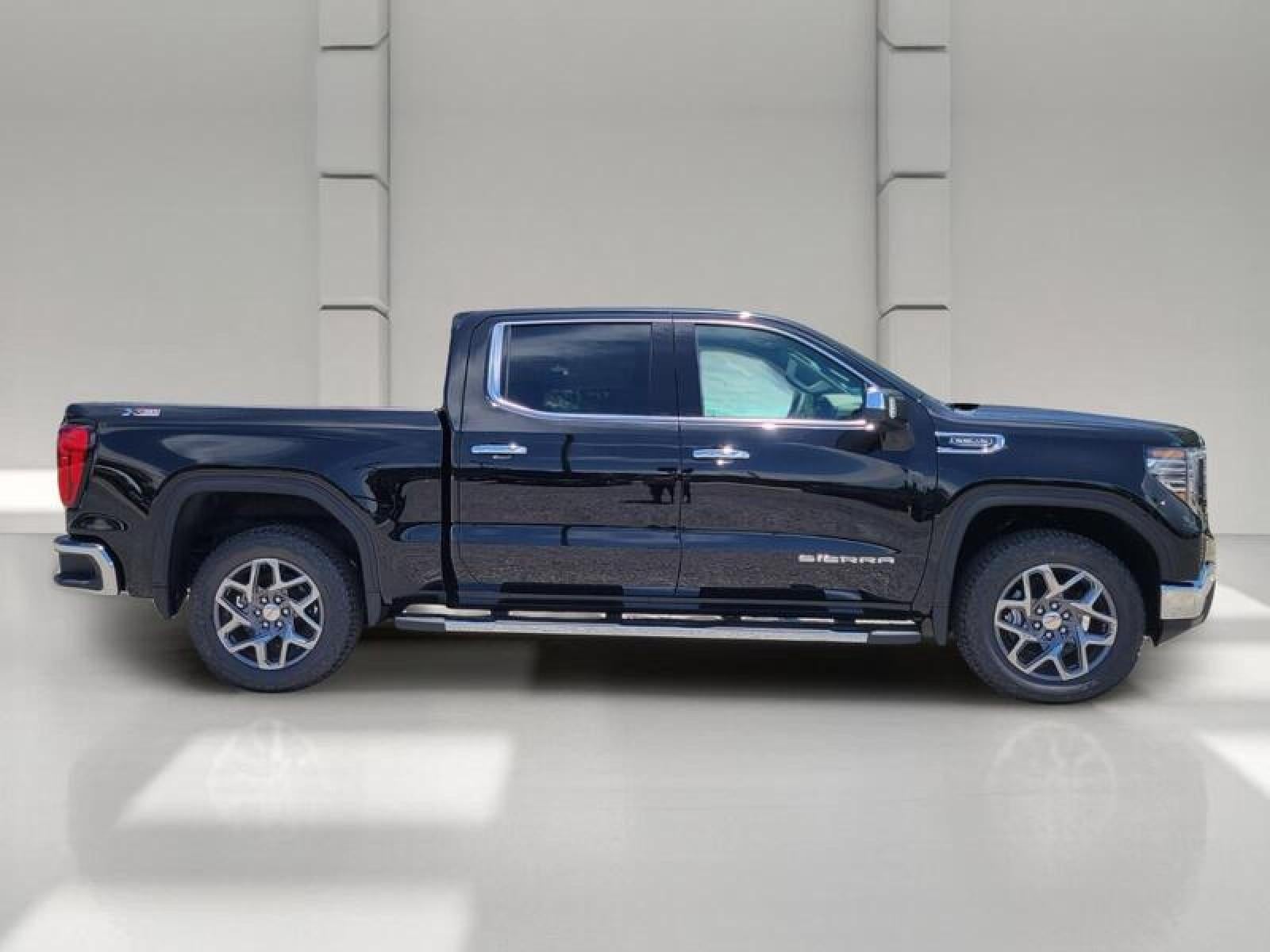 2026 GMC Sierra 1500 Crew Cab Short Box 4-Wheel Drive SLT