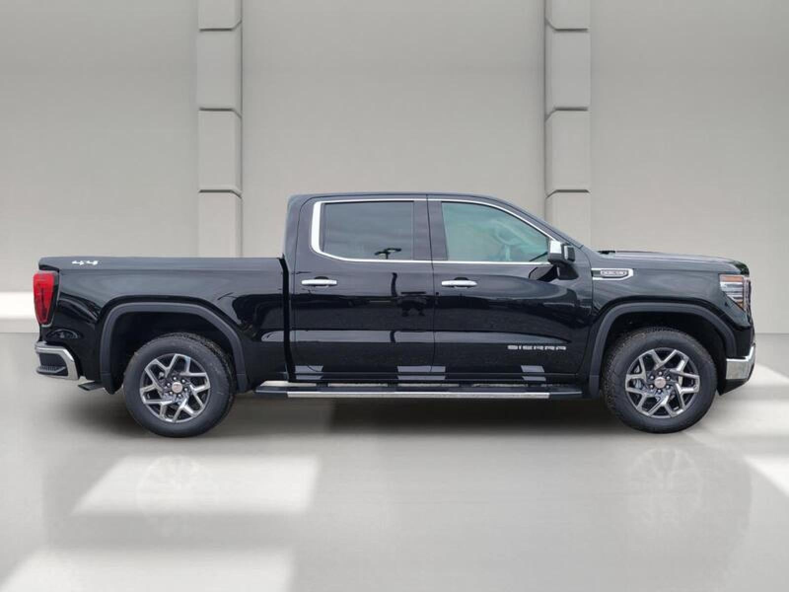 2026 GMC Sierra 1500 Crew Cab Short Box 4-Wheel Drive SLT