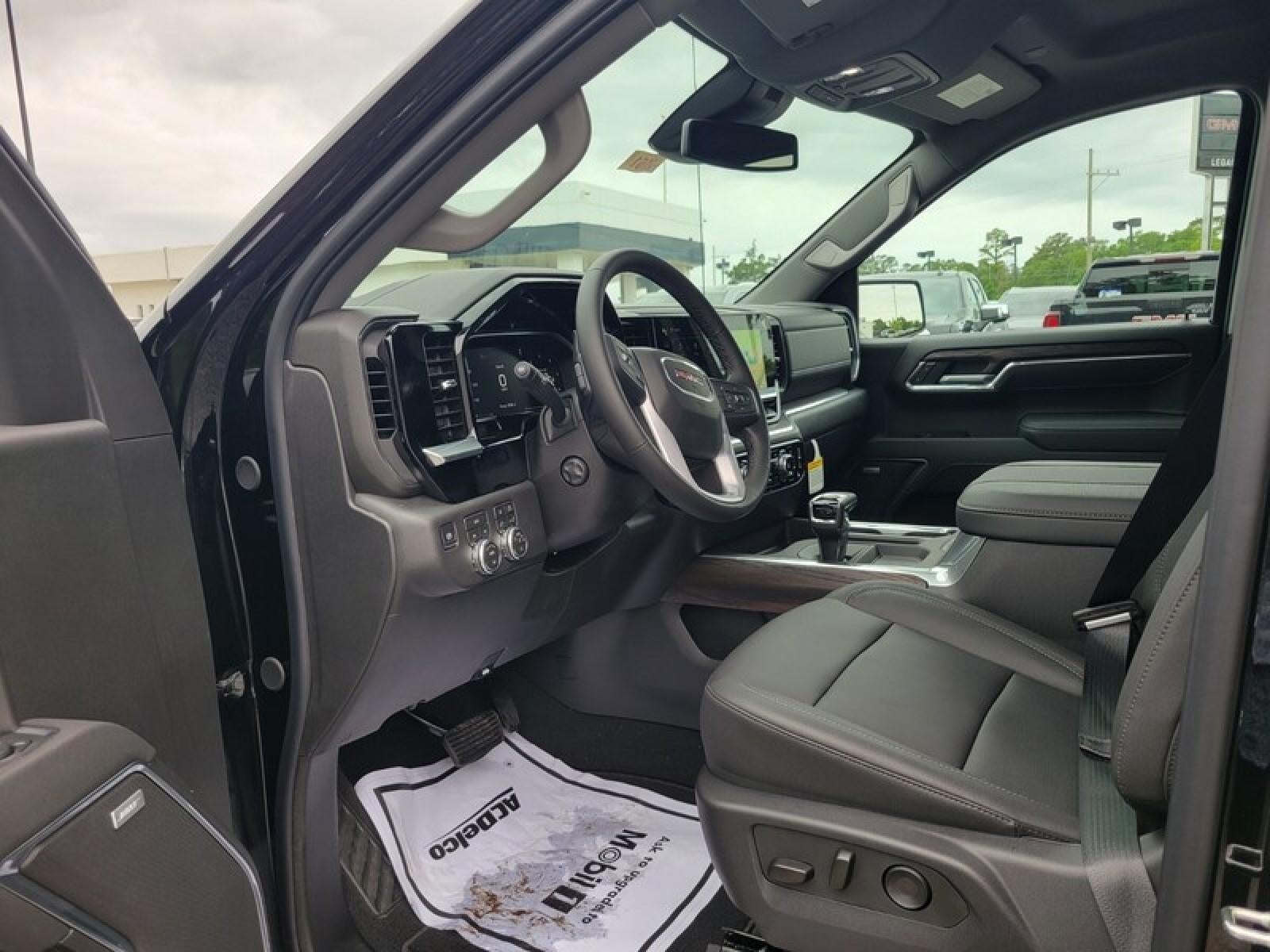 2026 GMC Sierra 1500 Crew Cab Short Box 4-Wheel Drive SLT