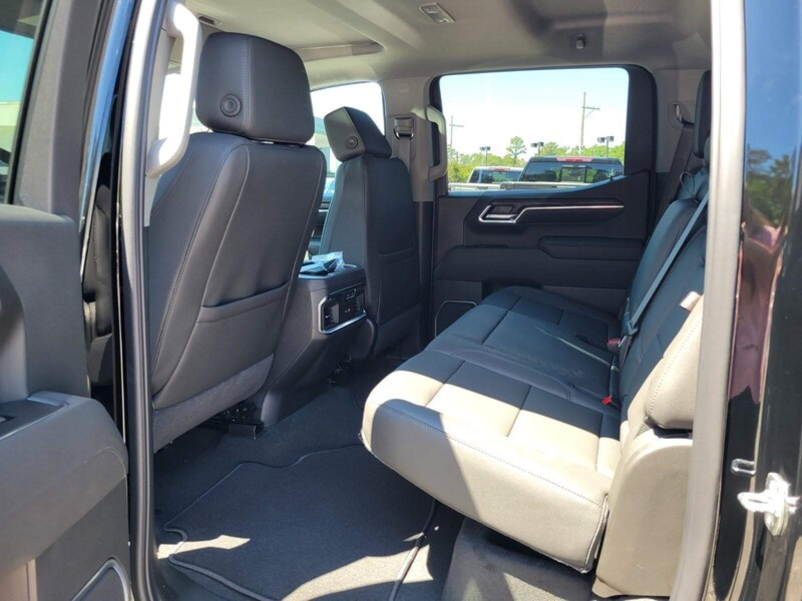 2026 GMC Sierra 1500 Crew Cab Short Box 4-Wheel Drive SLT