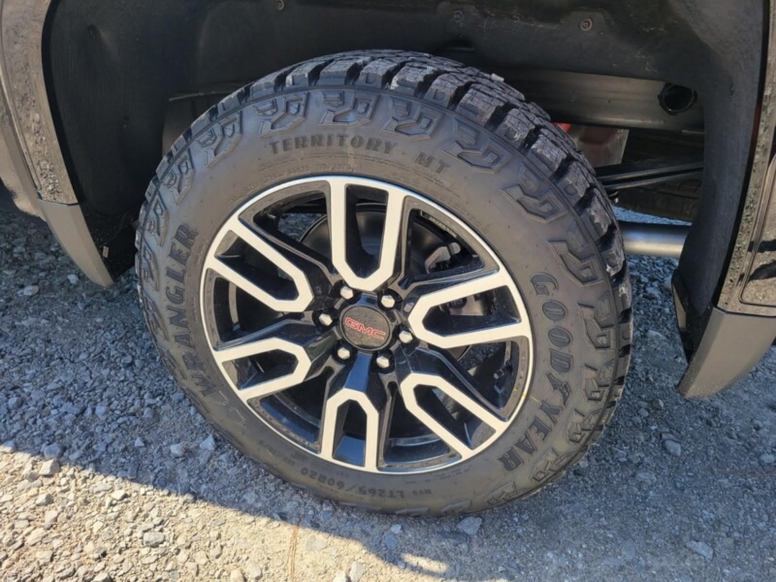 2026 GMC Sierra 1500 AT4 - Photo 9