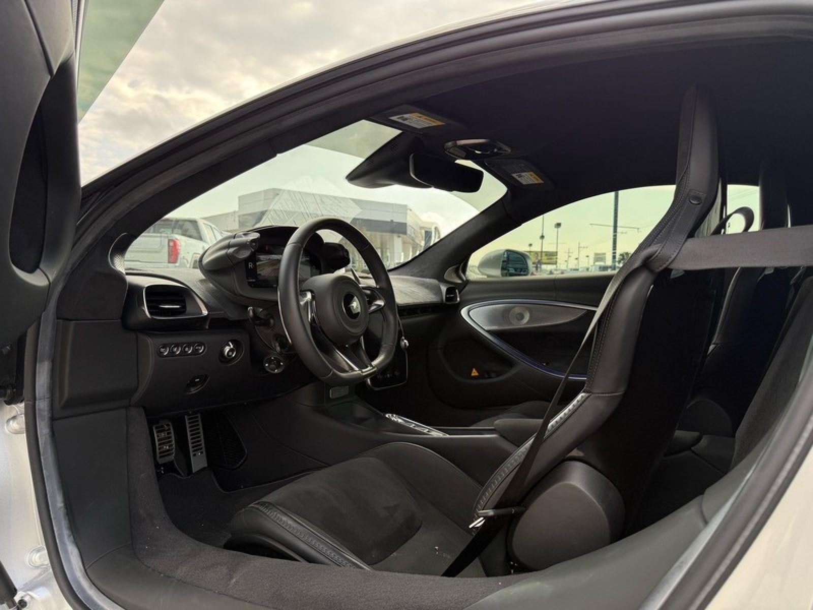 2023 McLaren Artura Base