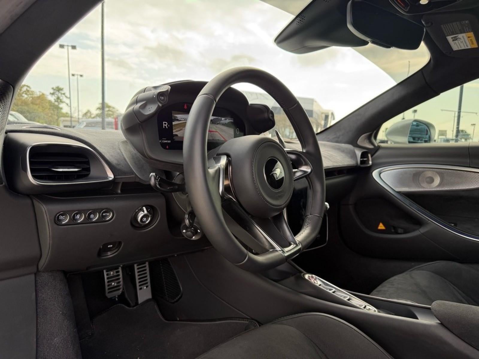 2023 McLaren Artura Base