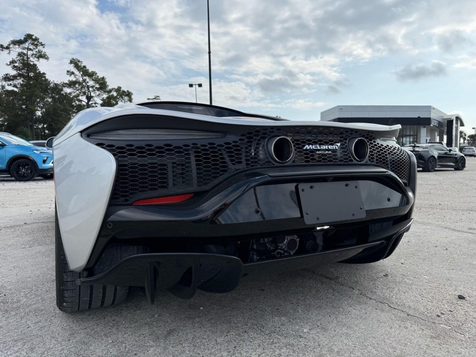 2023 McLaren Artura Base