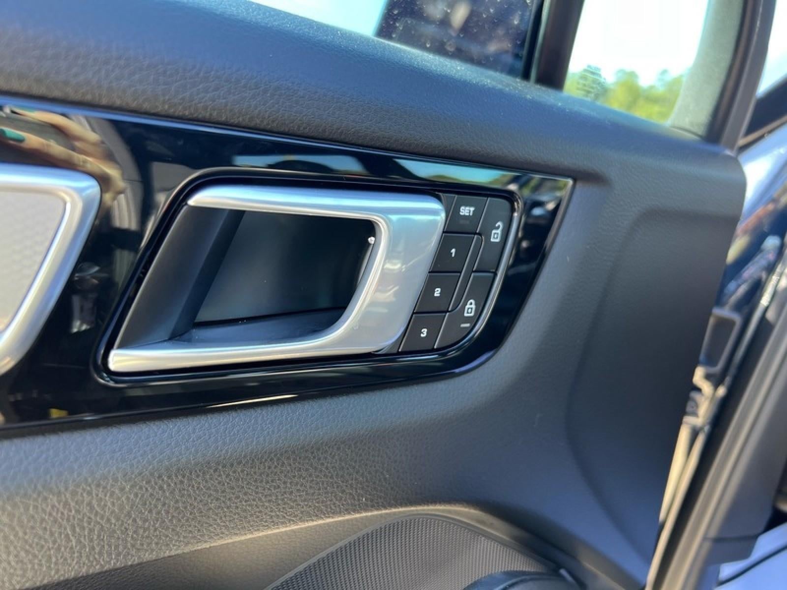 2023 Porsche Cayenne Base