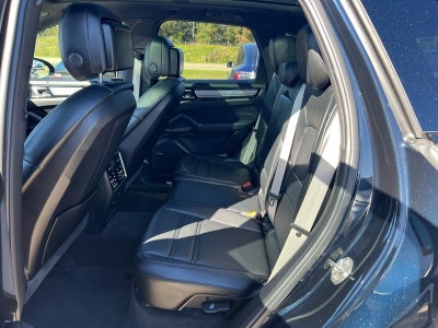 2023 Porsche Cayenne Base