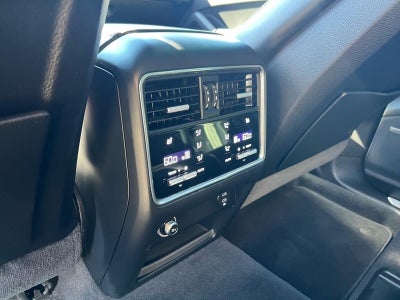 2023 Porsche Cayenne Base