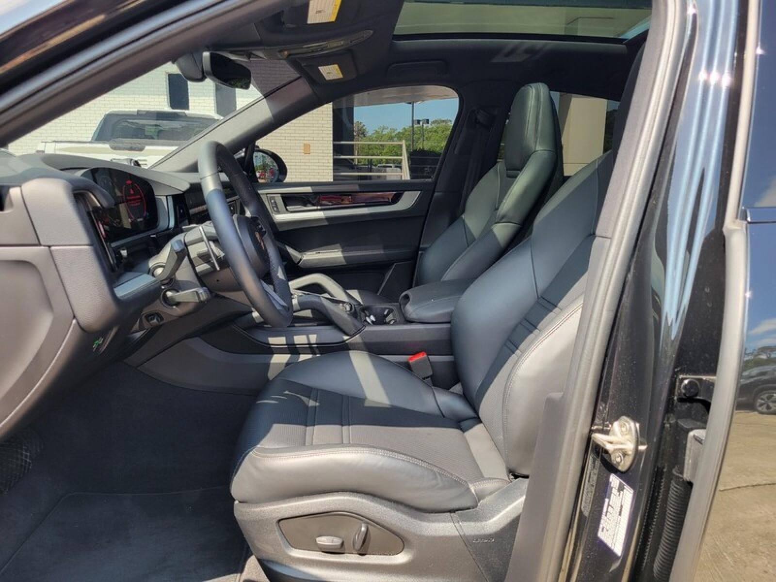 2025 Porsche Cayenne Base